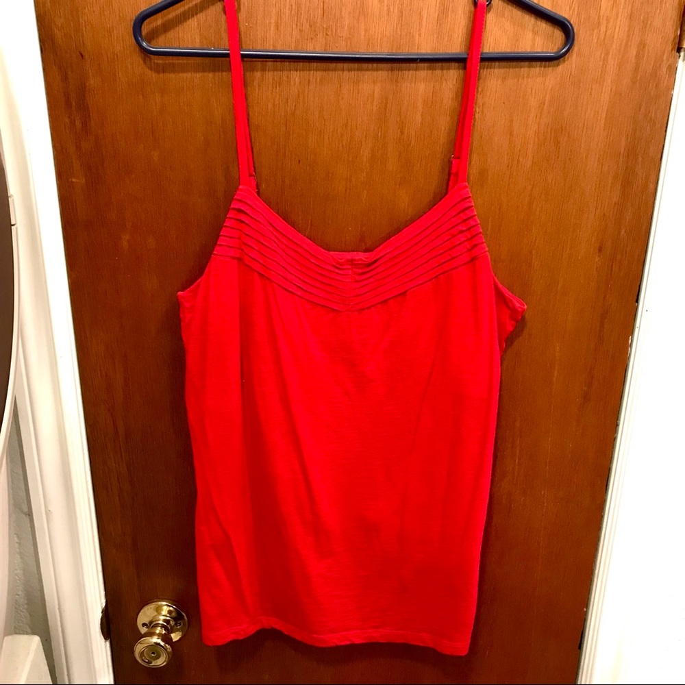 *TOMMY HILFIGER*  Red V-neck Strappy tank w/shelf bra. Size L